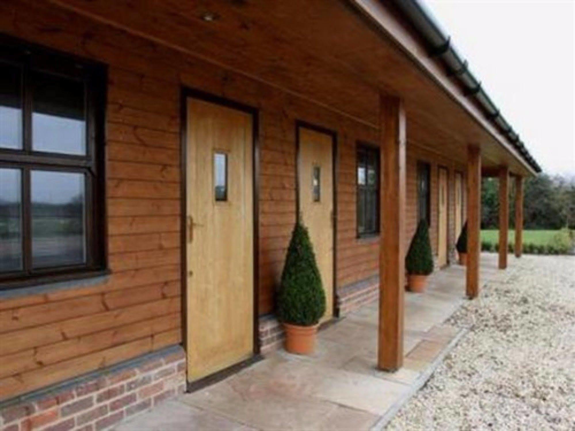 The Crown Radnage Hotel Exterior photo